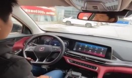 国产车自动泊车测试视频,视频揭秘智能泊车新高度