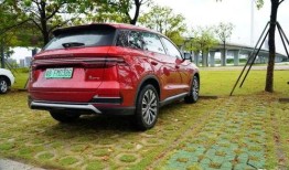 国产比亚迪混动车试驾视频,动力与舒适的完美融合